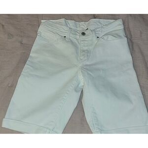 NWOT Levi's Denim short Sz‎ 28